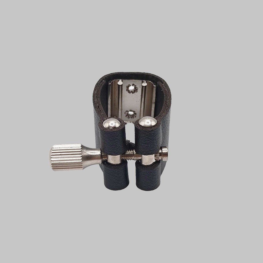 Abrazadera de cuero para boquilla de saxofón alto y tenor marca Venezia