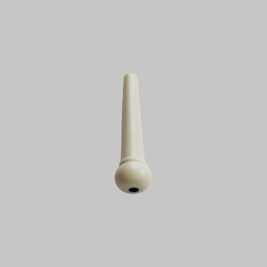 Pin prensa cuerda para guitarra marca Alice, color marfil con punto negro