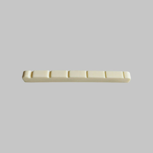 Cejilla superior para guitarra eléctrica marca Alice, material plástico ABS