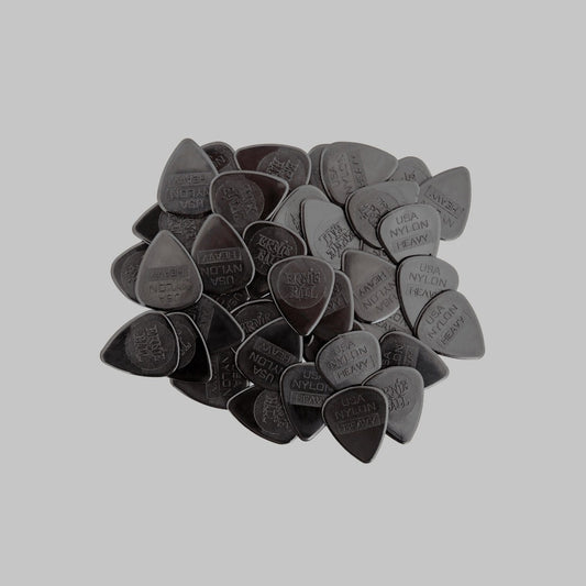Púa marca Ernie Ball, material nylon, calibre 0.97 mm