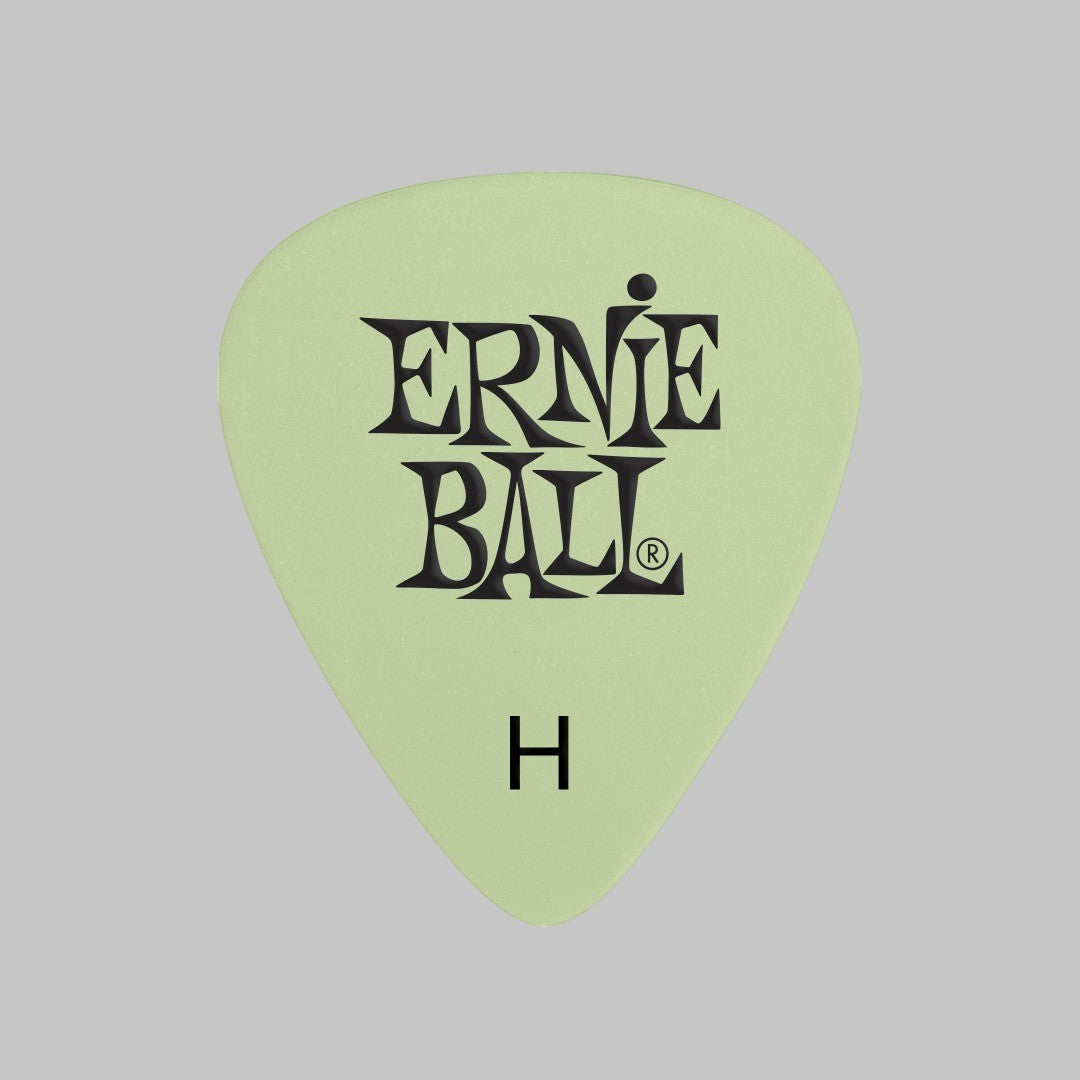 Púa marca Ernie Ball, material celuloide, fluorescente, calibre 0.94 mm
