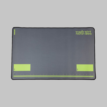 Alfombrilla para mantenimiento de instrumentos marca Ernie Ball