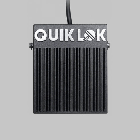 Pedal de sostenido tipo pulsador para teclado electrónico marca Quik Lok